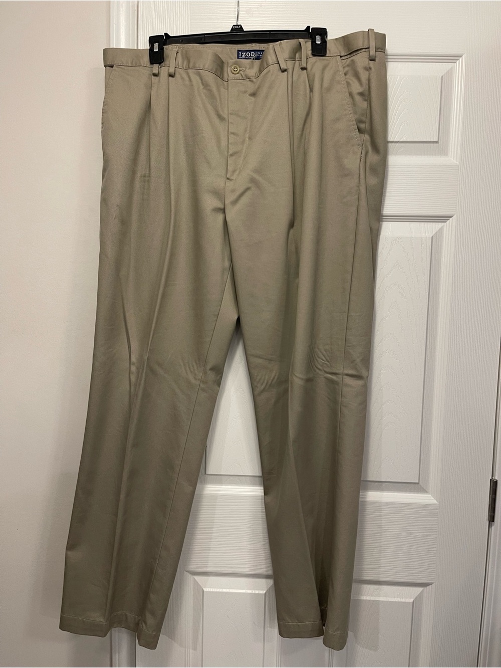 Izod Men’s Khaki Straight-Leg Chinos